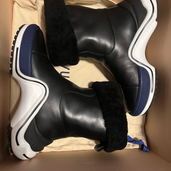 LOUIS VUITTON
Calfskin Shearling LV Archlight Sneaker HalfBoots 37 1/2Blk/Blue - Picture 3 of 7